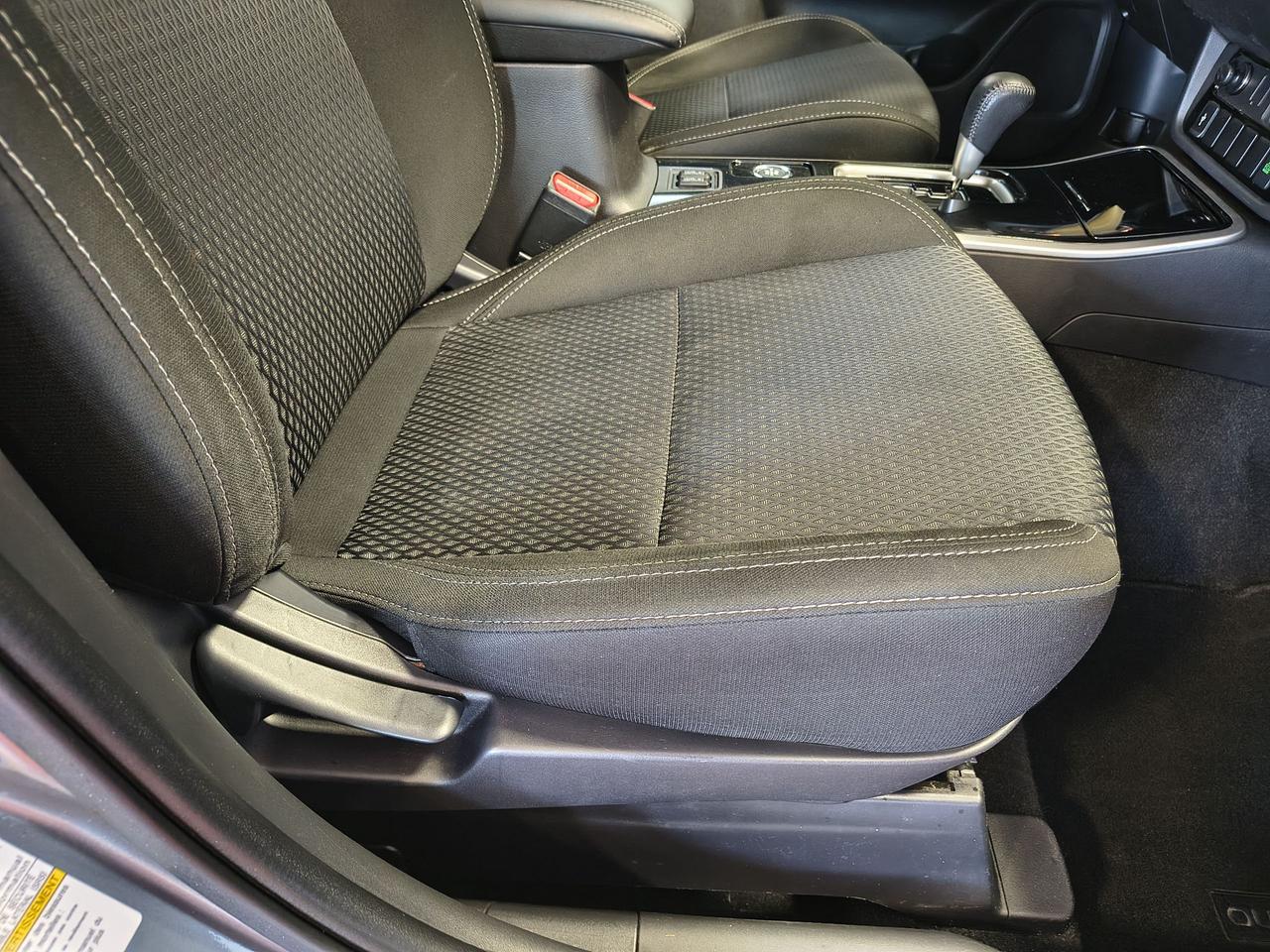 2020 Mitsubishi Outlander ES Photo0