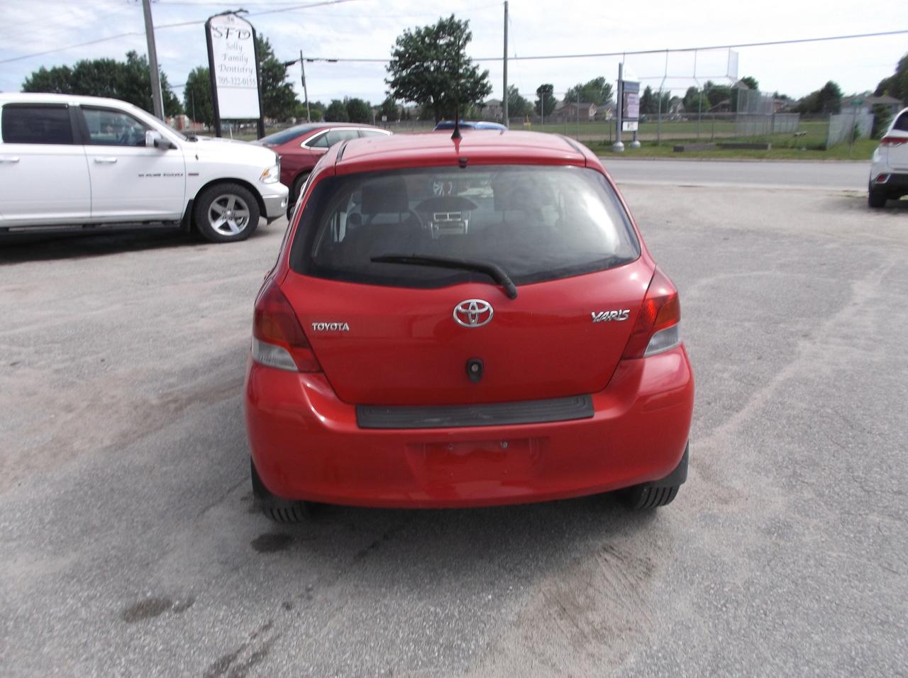 2010 Toyota Yaris  Photo3
