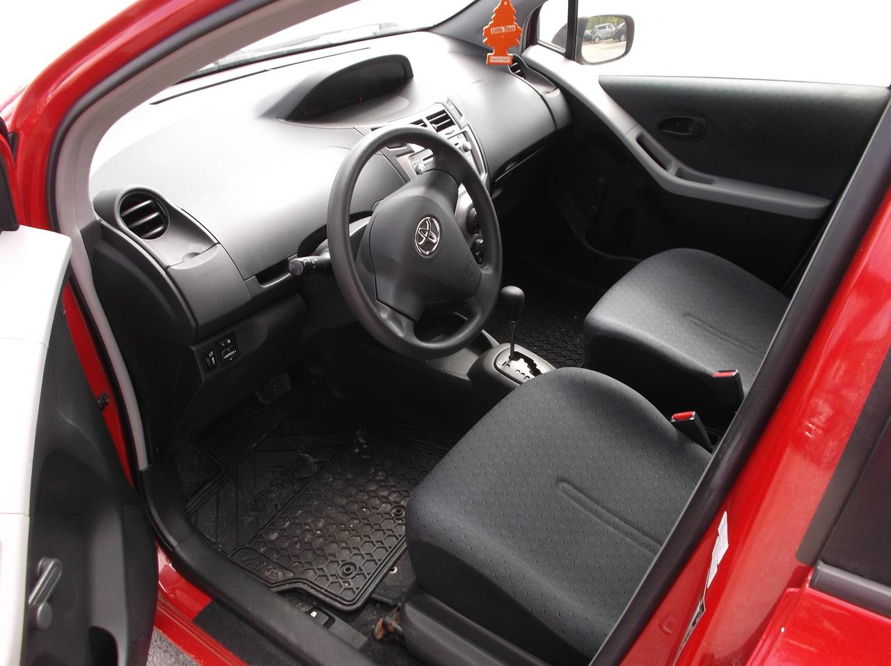 2010 Toyota Yaris  Photo