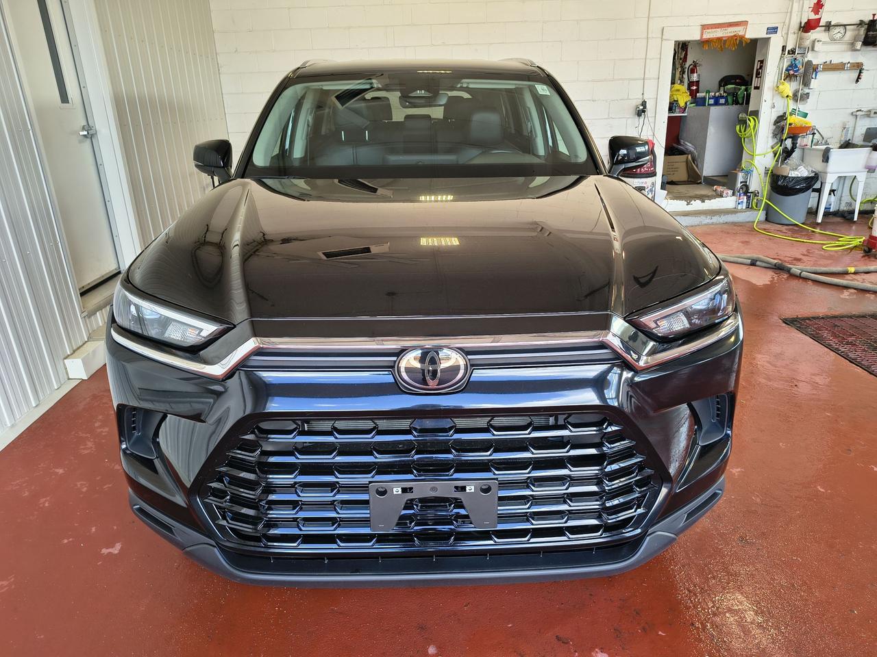 2024 Toyota Grand Highlander HYBRID XLE Photo2