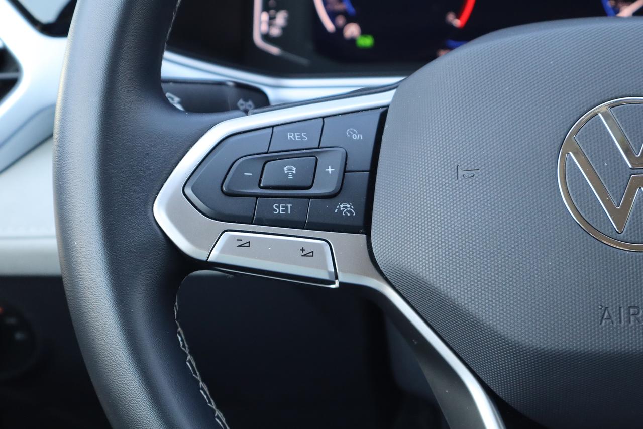 2025 Volkswagen Taos Comfortline 4Motion Photo