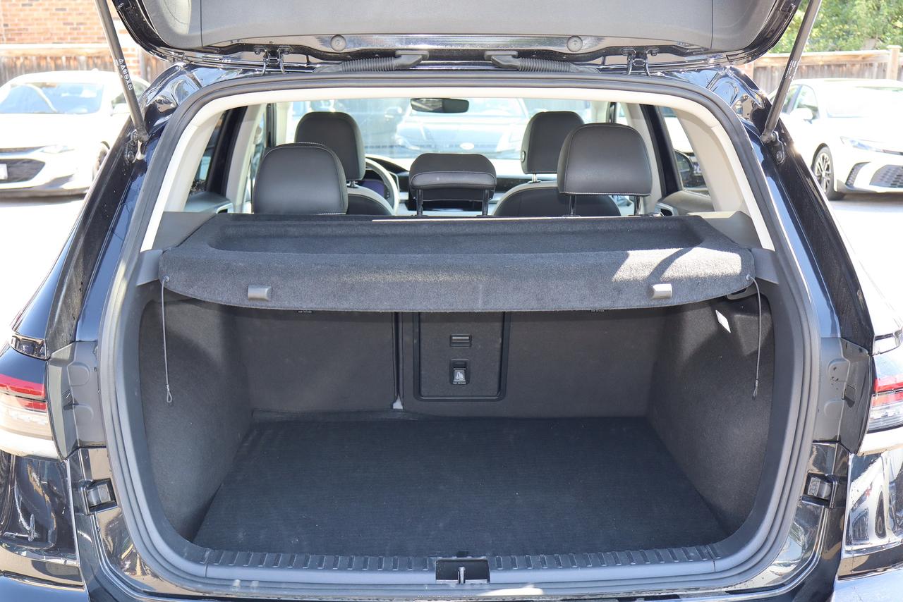 2025 Volkswagen Taos Comfortline 4Motion Photo