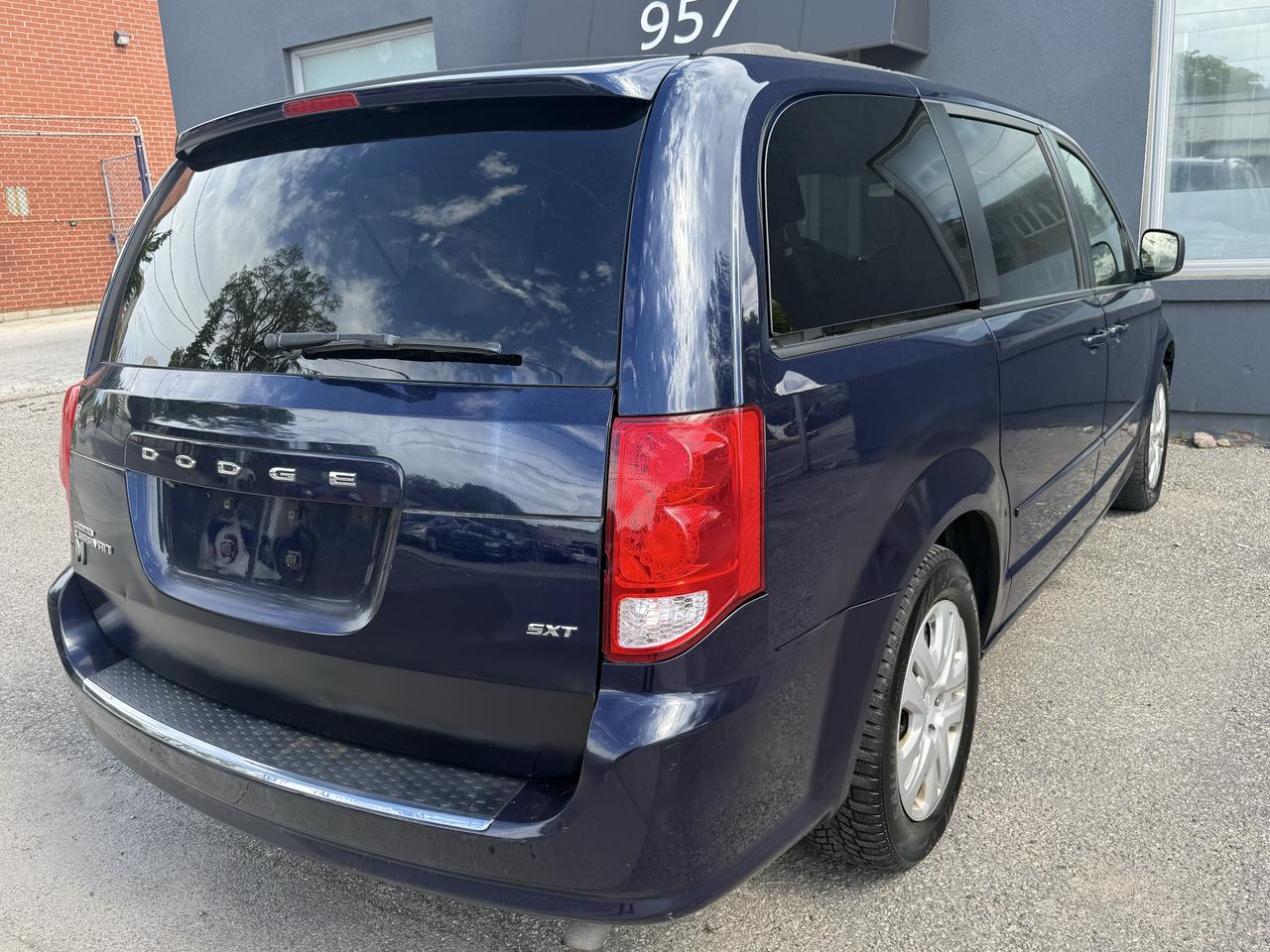 2015 Dodge Grand Caravan SXT Photo4