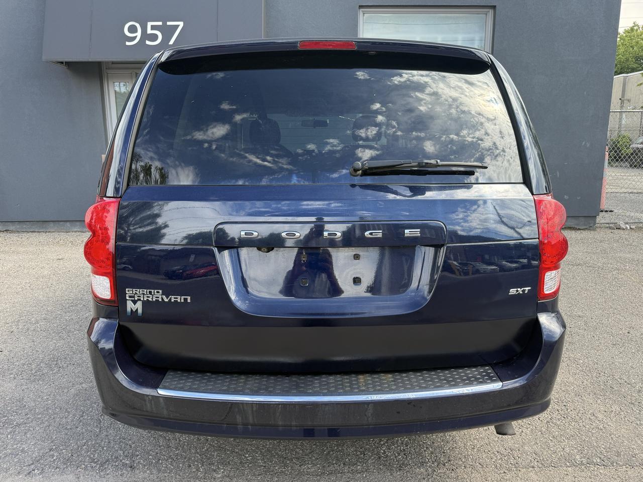 2015 Dodge Grand Caravan SXT Photo