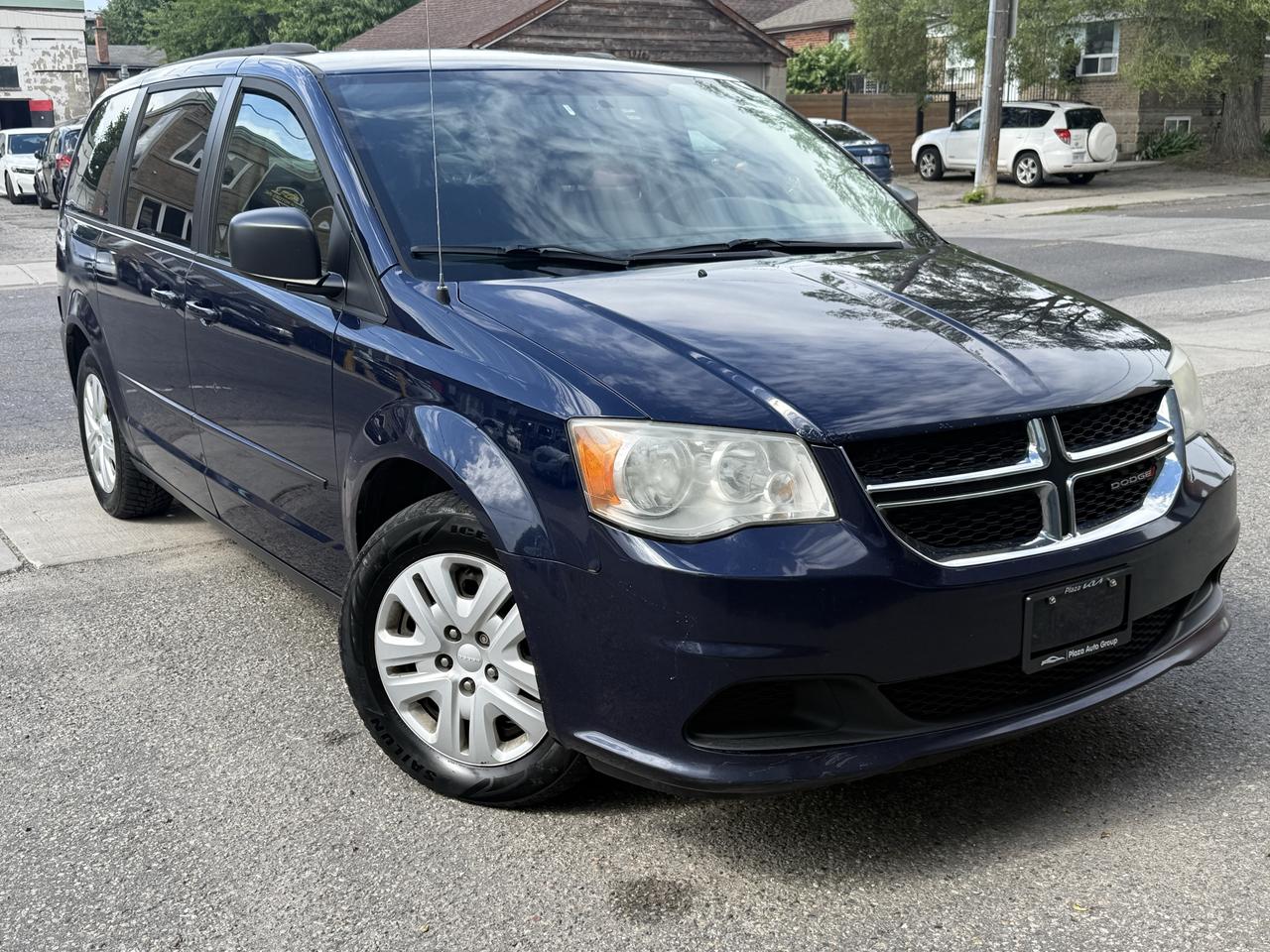 2015 Dodge Grand Caravan SXT Photo2