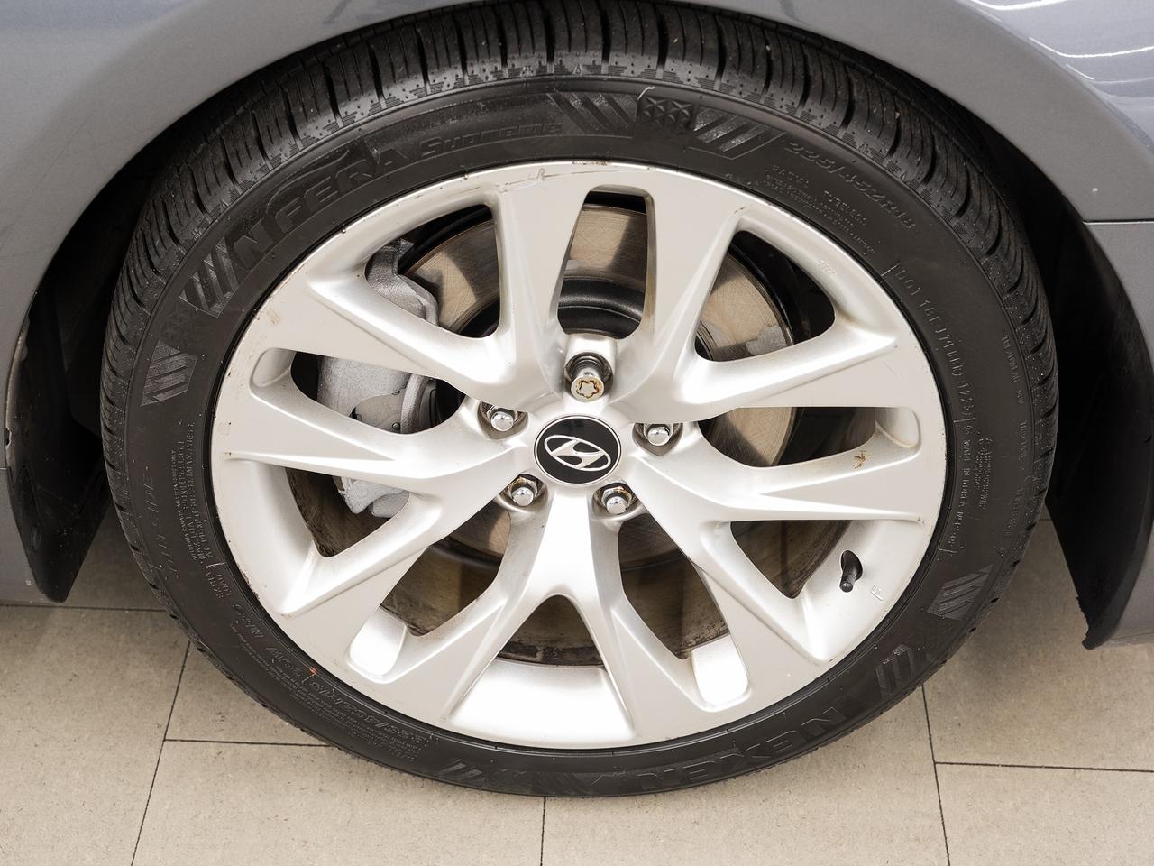 2014 Hyundai Genesis Coupe 2.0T PREMIUM | 6-Speed | Nav | Sunroof | Leather