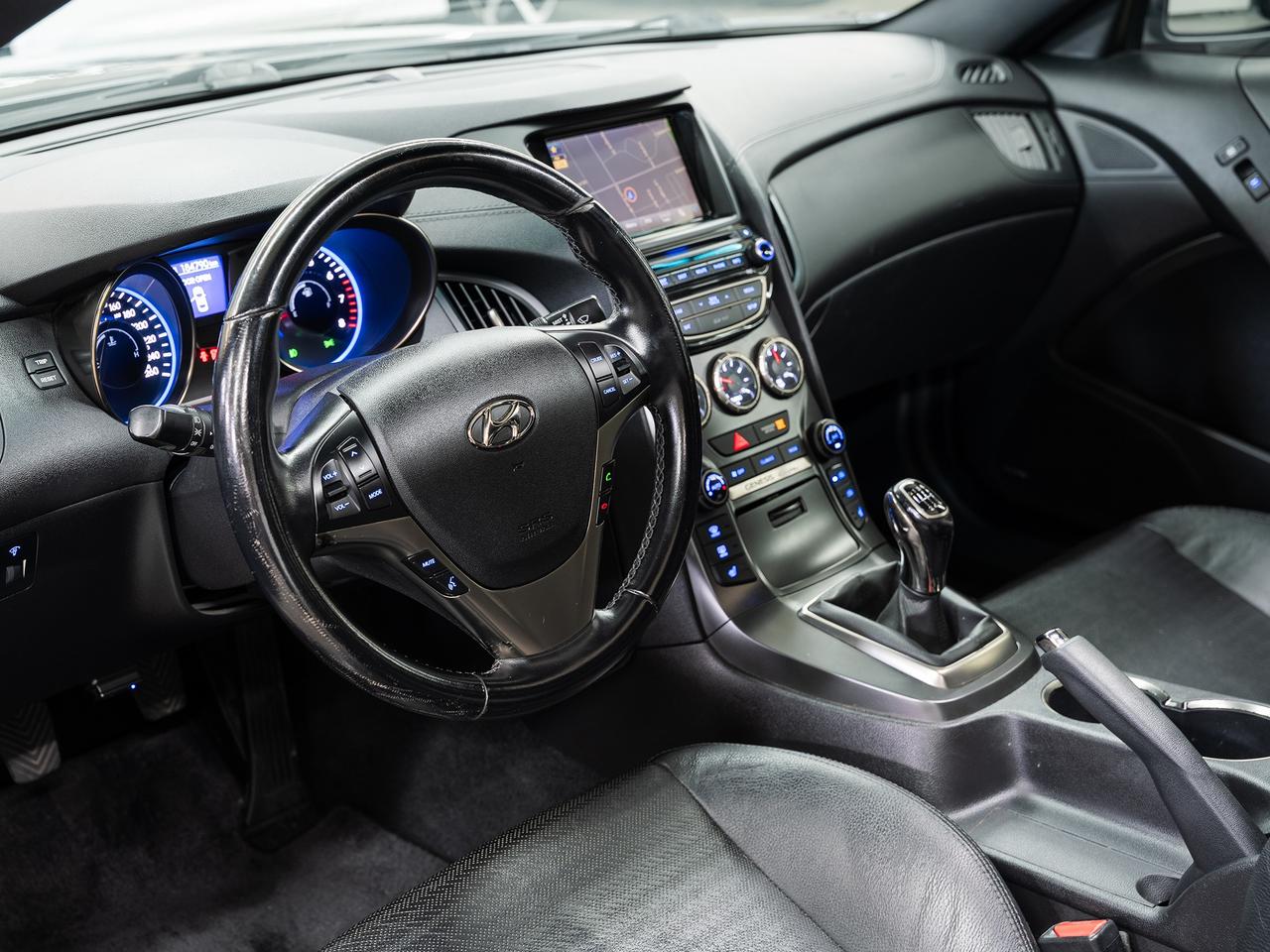 2014 Hyundai Genesis Coupe 2.0T PREMIUM | 6-Speed | Nav | Sunroof | Leather