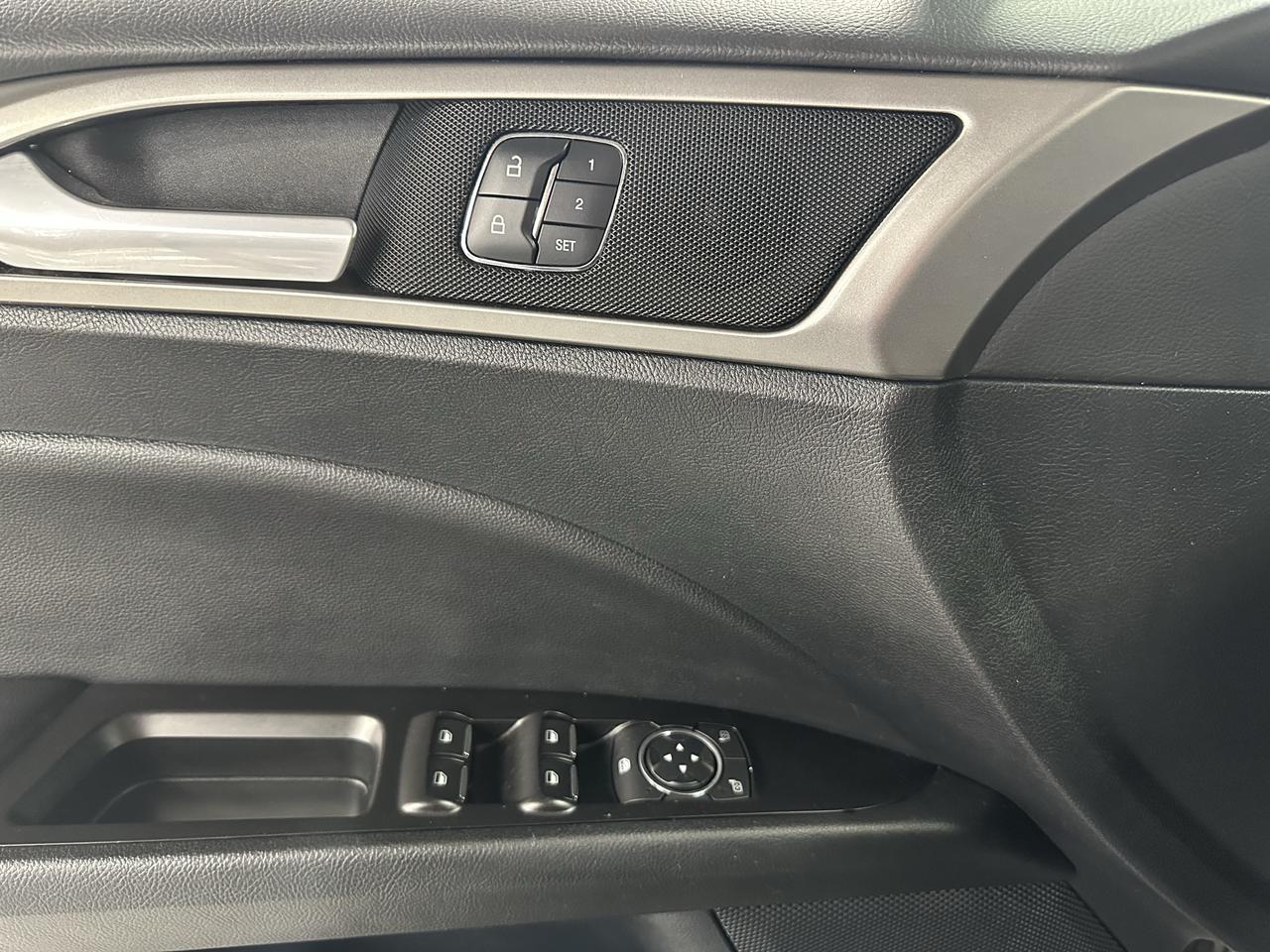 2018 Ford Fusion SE AWD | LOW KMS | CLEAN CARFAX | MEMORY SEATS Photo