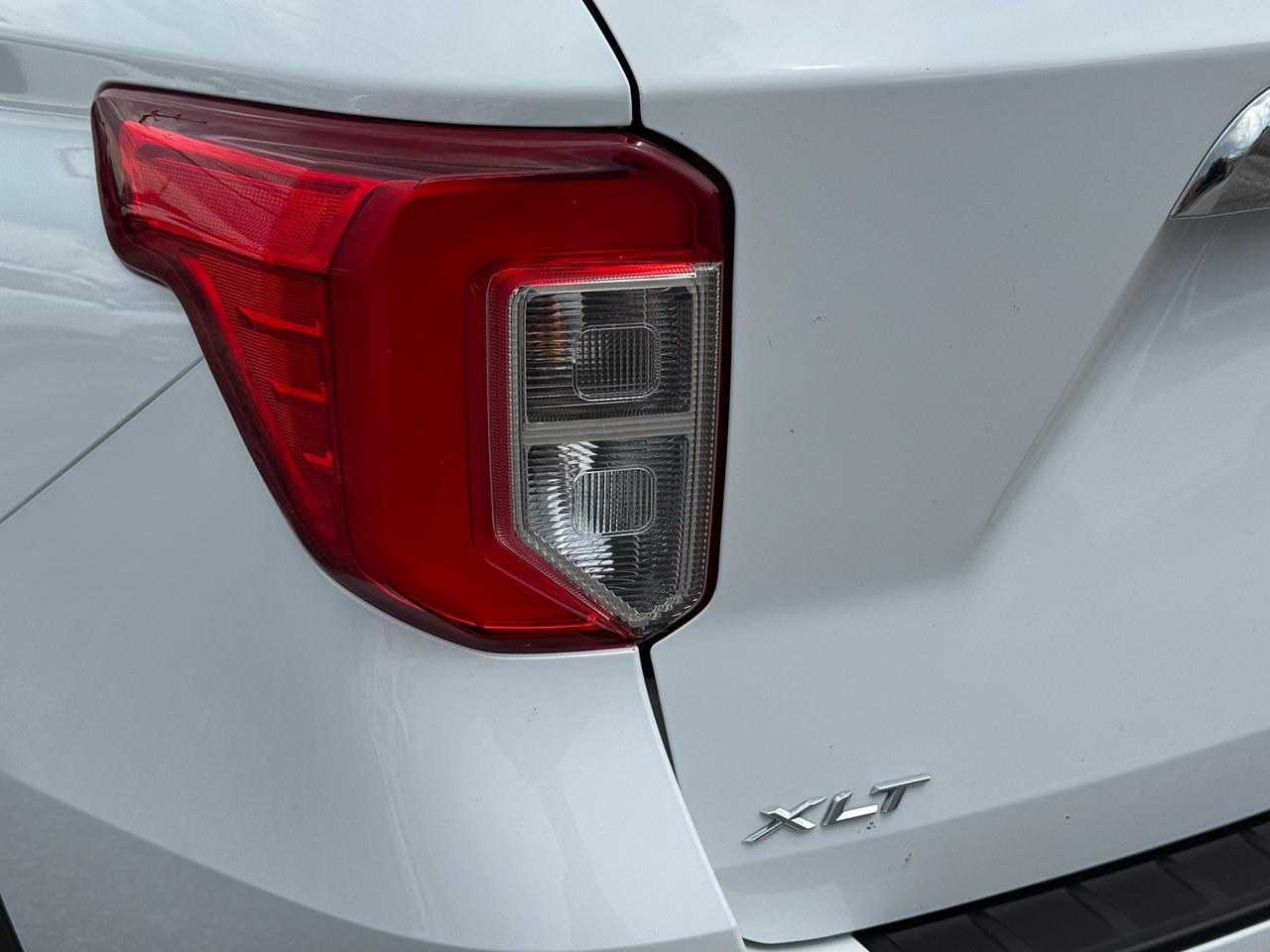 2020 Ford Explorer XLT AWD+CLEAN CARFAX+LEATHER+POWER GATE Photo