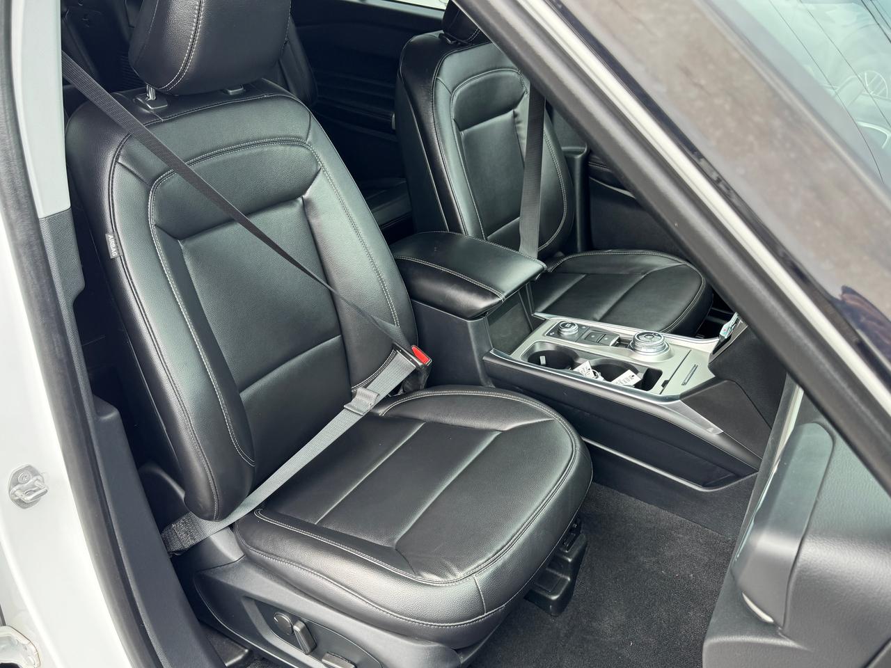 2020 Ford Explorer XLT AWD+CLEAN CARFAX+LEATHER+POWER GATE Photo