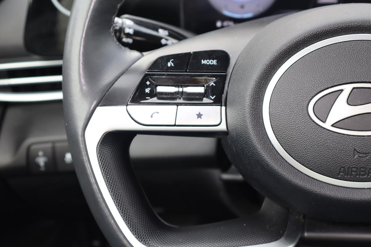 2025 Hyundai Elantra Preferred IVT w/Tech Pkg with sunroof Photo