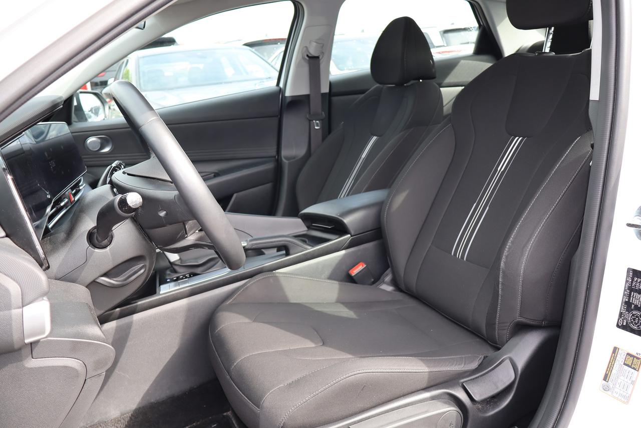 2025 Hyundai Elantra Preferred IVT w/Tech Pkg with sunroof Photo