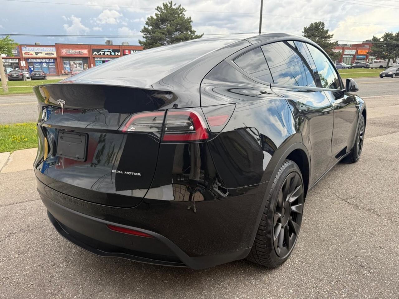 2022 Tesla Model Y LONG RANGE AWD /7-PASSENGER /FULL SELF DRIVE Photo