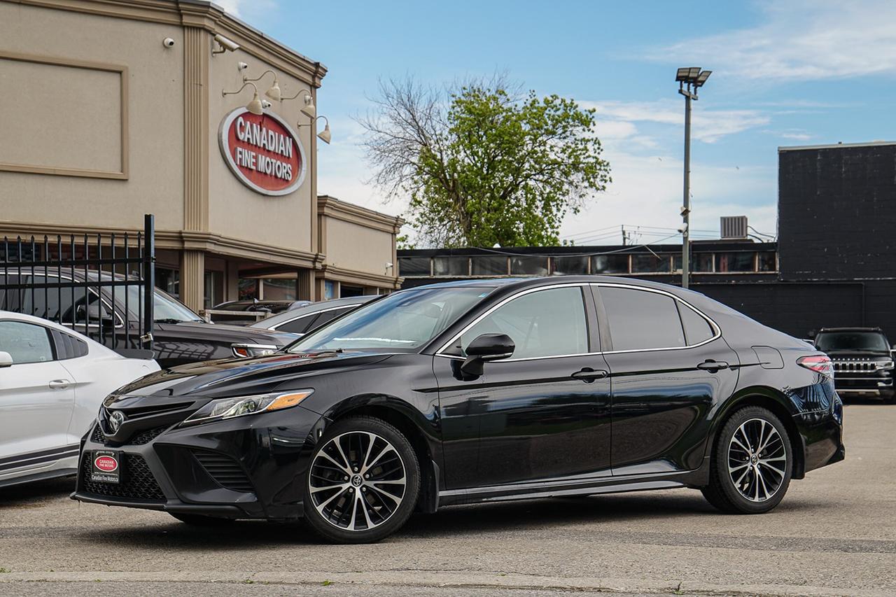 2018 Toyota Camry SE | LEATHER SEATS | SUNROOF | HEATED SEATS | CAM Photo1