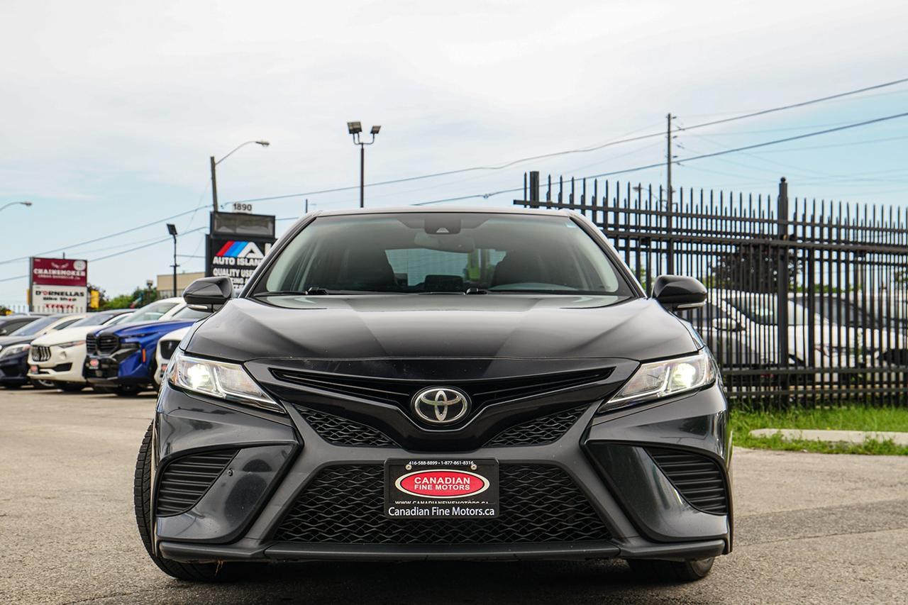 2018 Toyota Camry SE | LEATHER SEATS | SUNROOF | HEATED SEATS | CAM Photo