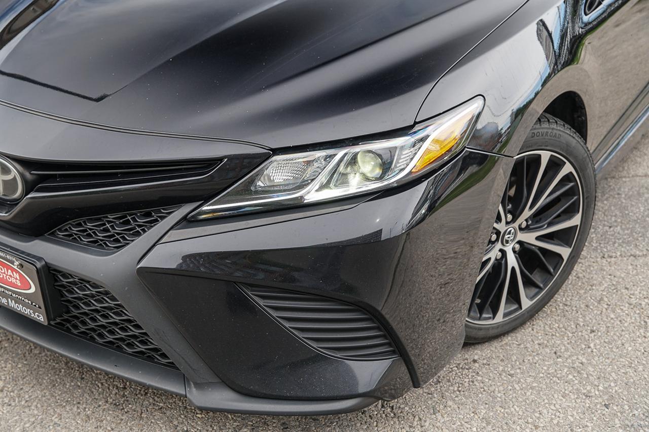 2018 Toyota Camry SE | LEATHER SEATS | SUNROOF | HEATED SEATS | CAM Photo