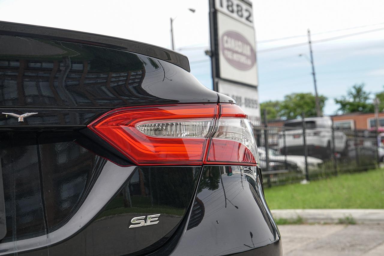 2018 Toyota Camry SE | LEATHER SEATS | SUNROOF | HEATED SEATS | CAM Photo