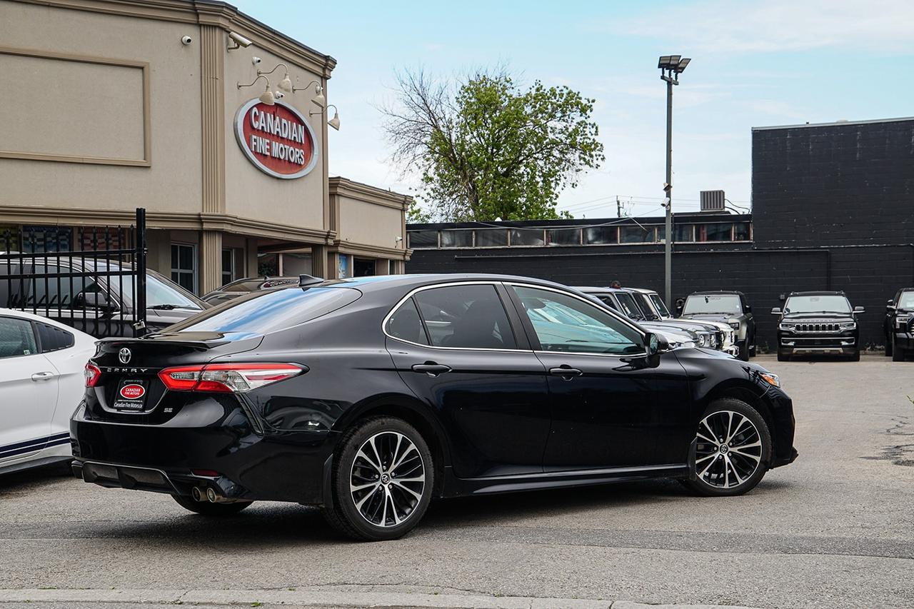 2018 Toyota Camry SE | LEATHER SEATS | SUNROOF | HEATED SEATS | CAM Photo