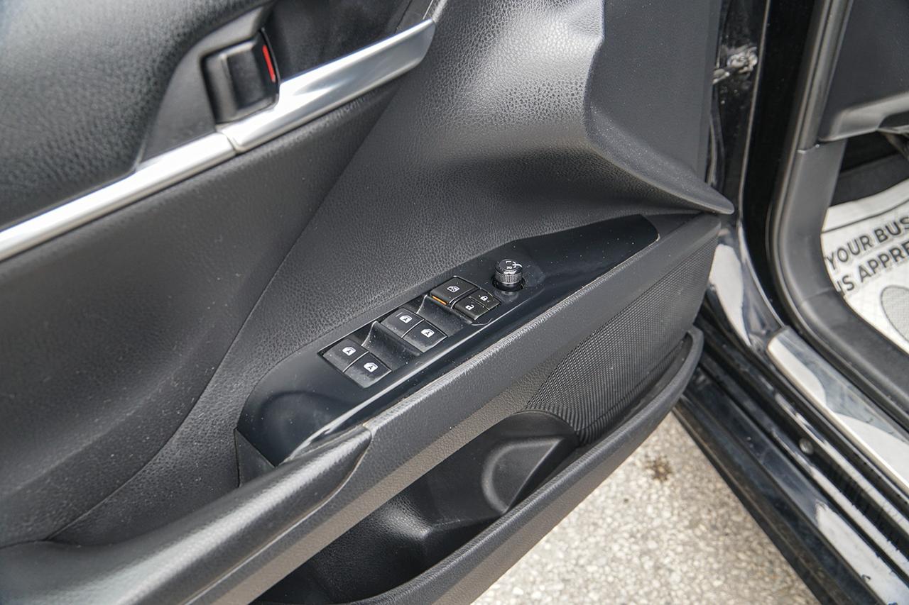 2018 Toyota Camry SE | LEATHER SEATS | SUNROOF | HEATED SEATS | CAM Photo