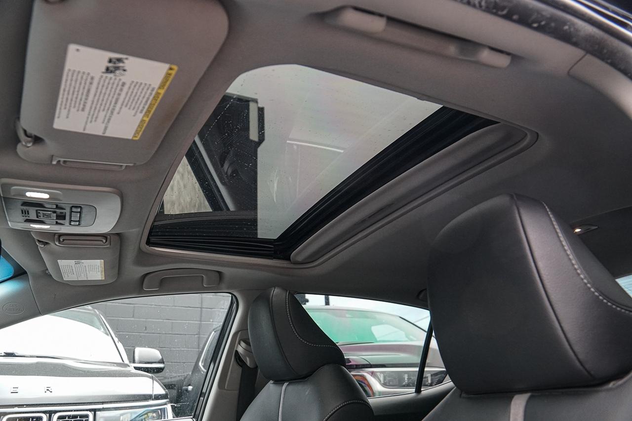 2018 Toyota Camry SE | LEATHER SEATS | SUNROOF | HEATED SEATS | CAM Photo