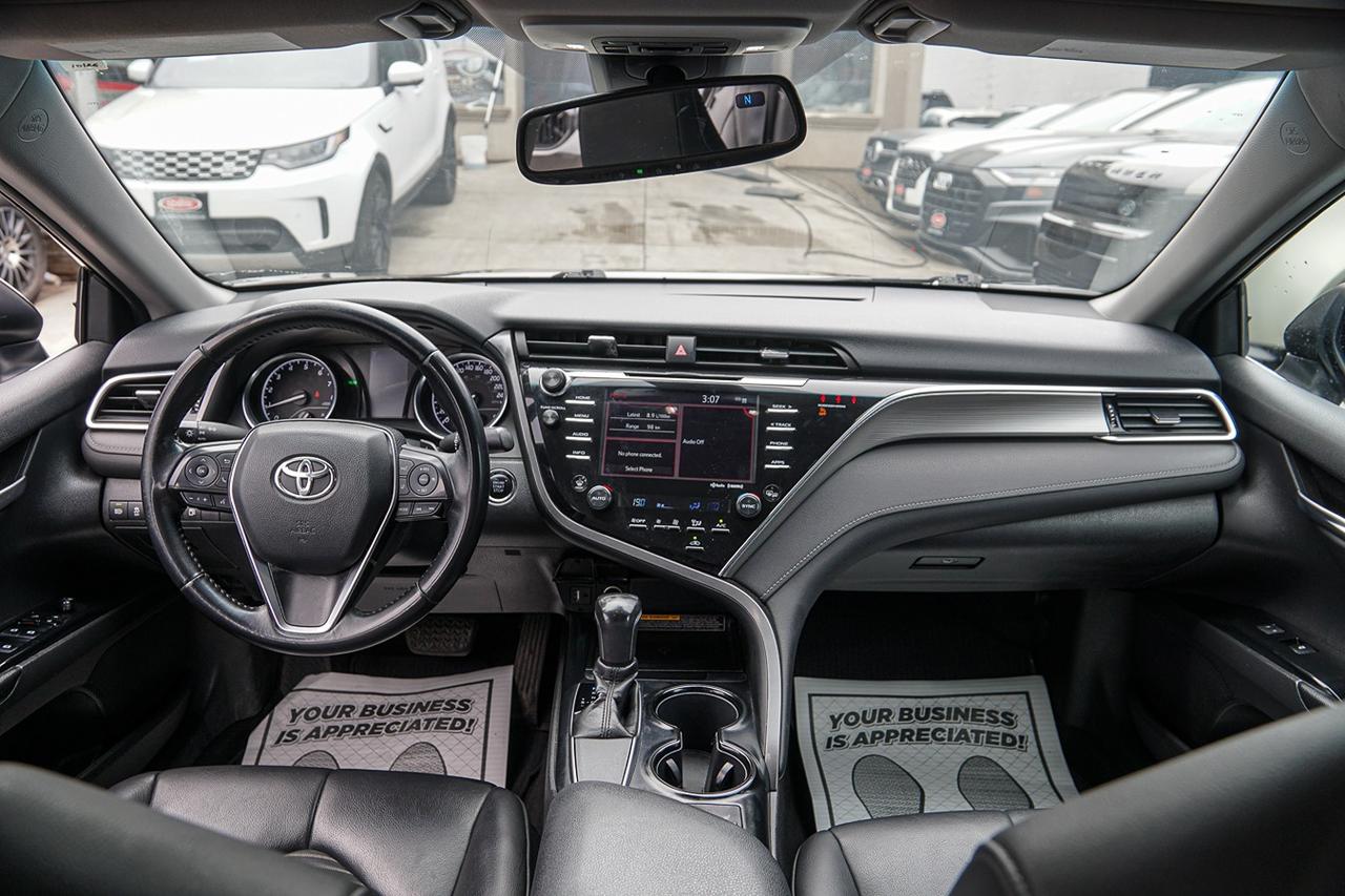 2018 Toyota Camry SE | LEATHER SEATS | SUNROOF | HEATED SEATS | CAM Photo