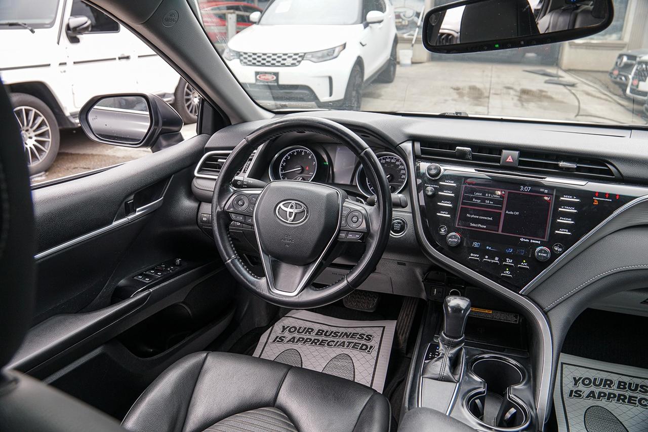 2018 Toyota Camry SE | LEATHER SEATS | SUNROOF | HEATED SEATS | CAM Photo