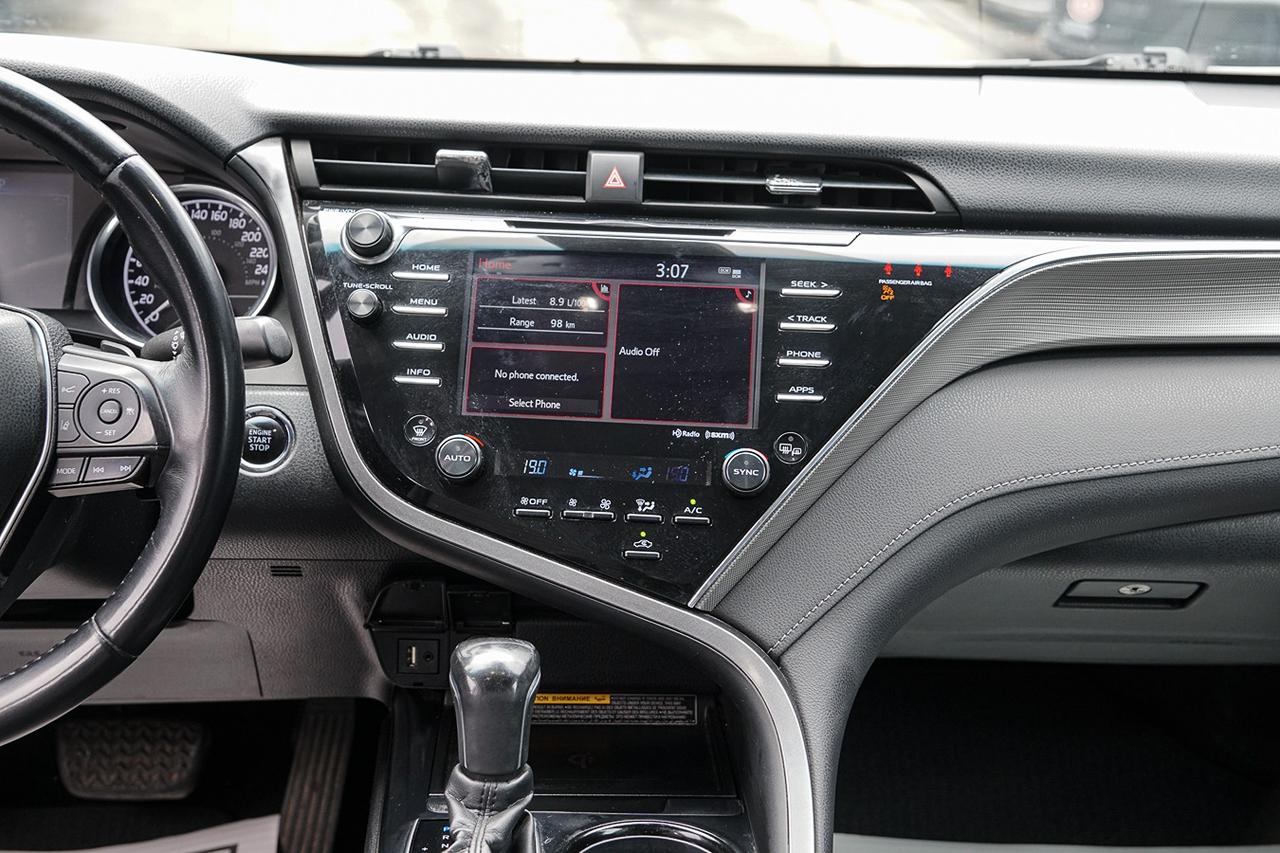 2018 Toyota Camry SE | LEATHER SEATS | SUNROOF | HEATED SEATS | CAM Photo