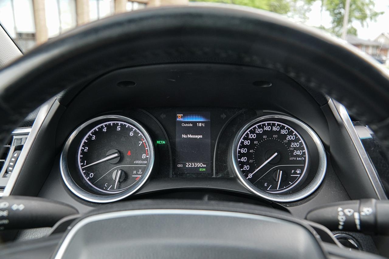 2018 Toyota Camry SE | LEATHER SEATS | SUNROOF | HEATED SEATS | CAM Photo