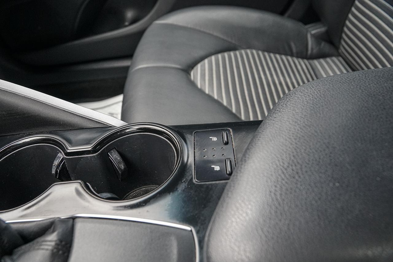 2018 Toyota Camry SE | LEATHER SEATS | SUNROOF | HEATED SEATS | CAM Photo