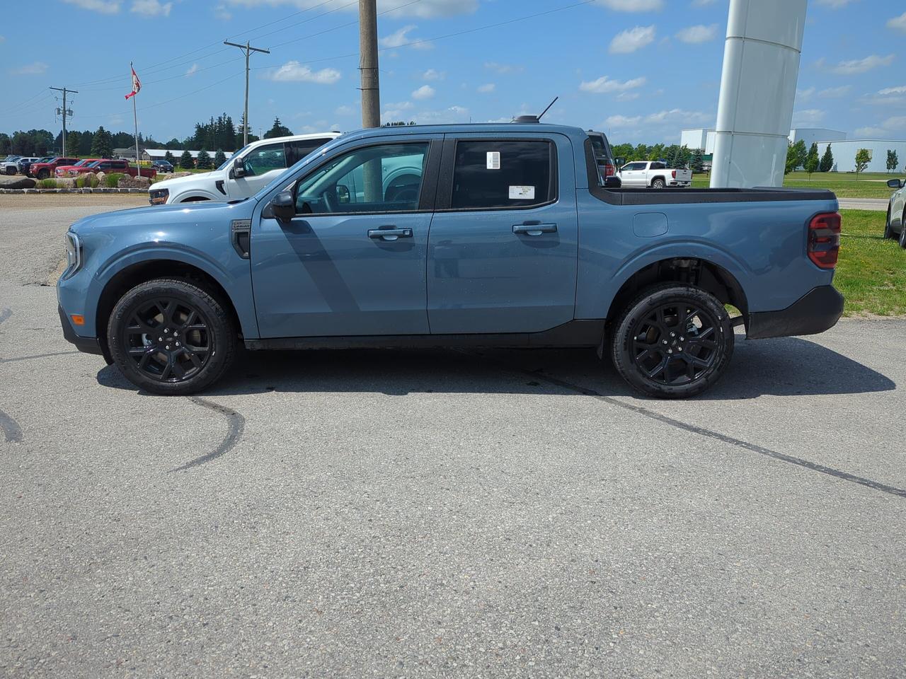 2026 Ford Maverick Lariat SuperCrew Hybrid AWD Photo2