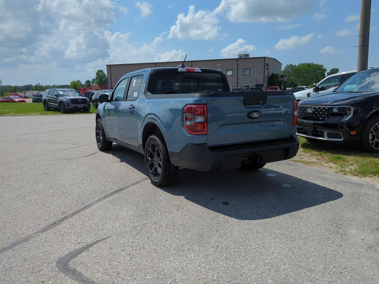 2026 Ford Maverick Lariat SuperCrew Hybrid AWD Photo3