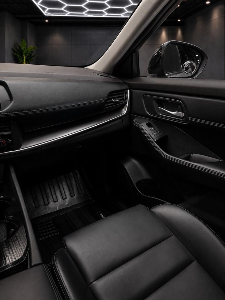 2023 Nissan Rogue AWD SV MINDNIGHT Photo
