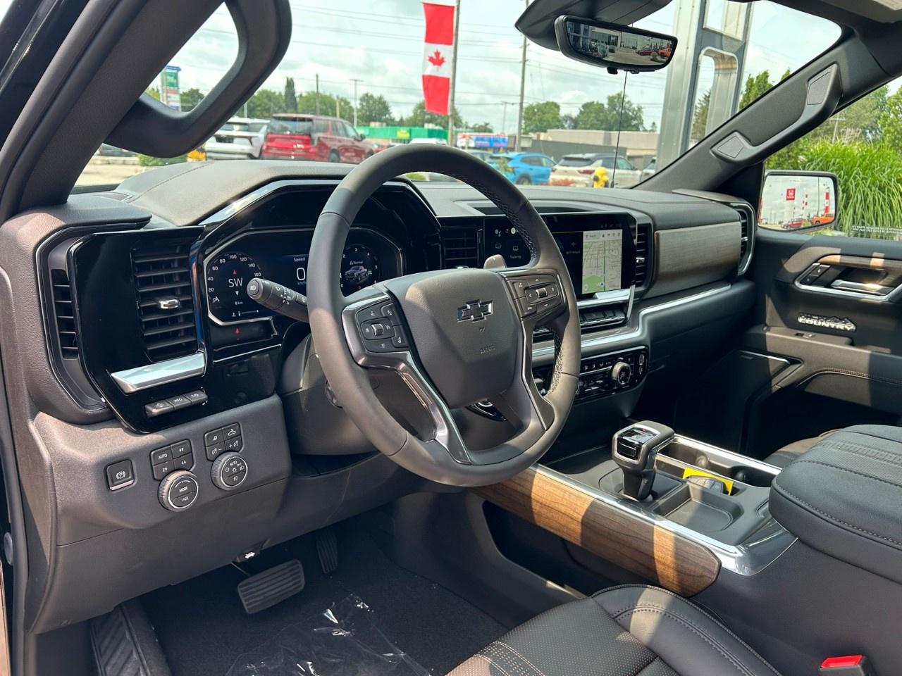 2026 Chevrolet Silverado 1500 Crew Cab Short Box 4-Wheel Drive High Country Photo3