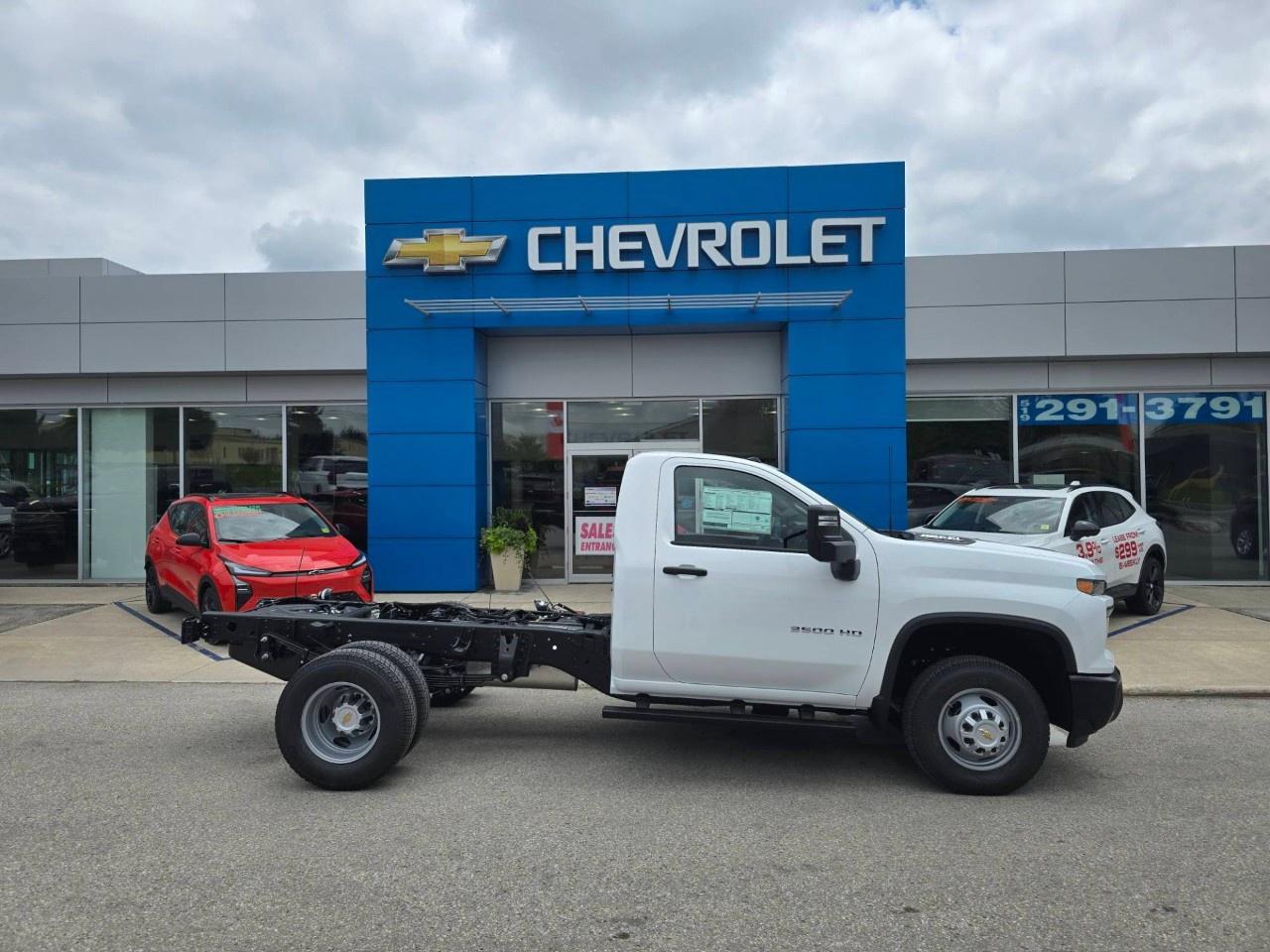 2026 Chevrolet Silverado 3500HD CC 4WD Reg Cab 146" WB, 60" CA Work Truck Photo1