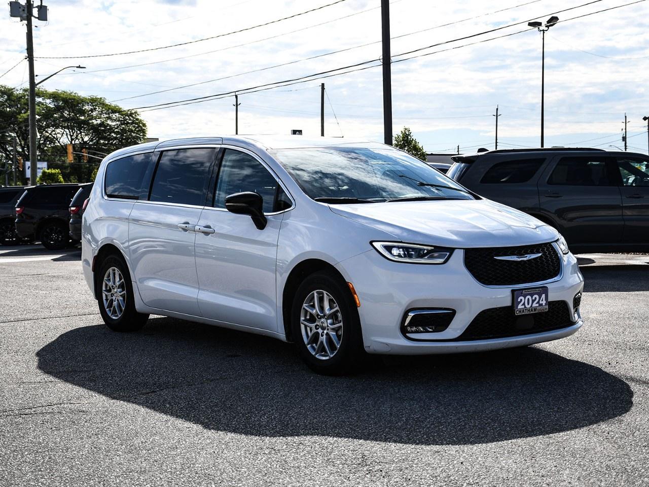 2024 Chrysler Pacifica TOURING-L FWD Photo