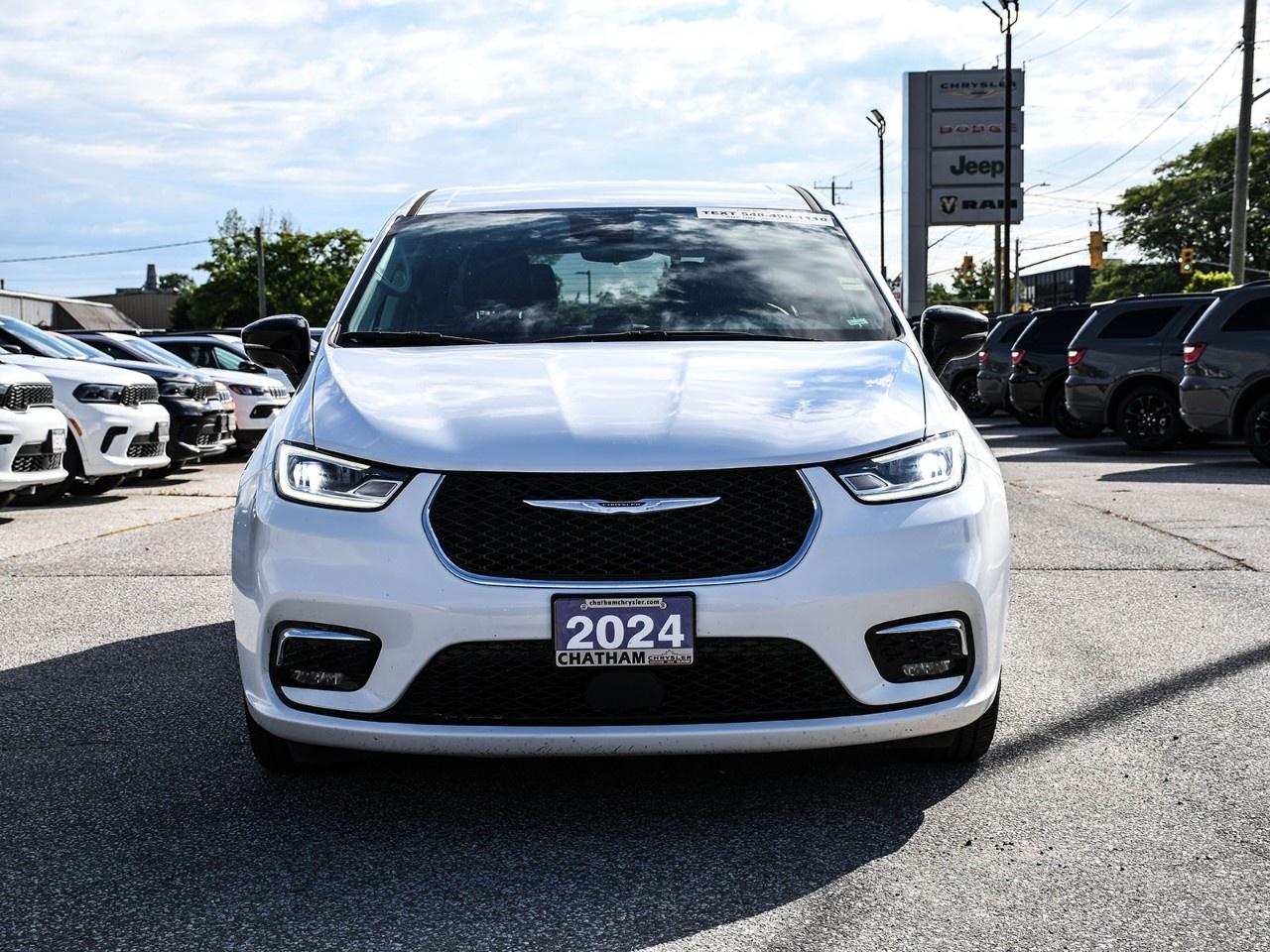 2024 Chrysler Pacifica TOURING-L FWD Photo