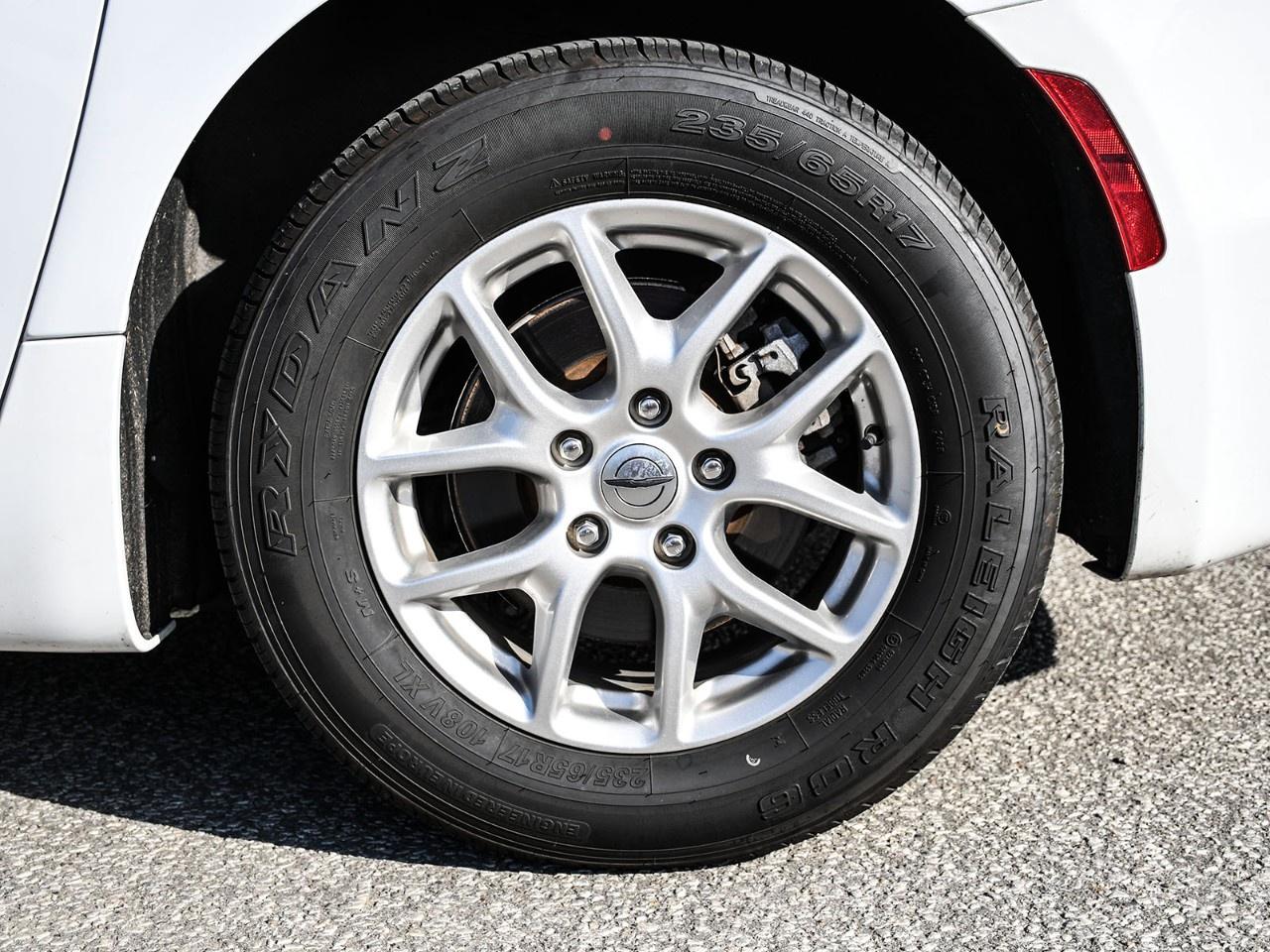 2024 Chrysler Pacifica TOURING-L FWD Photo
