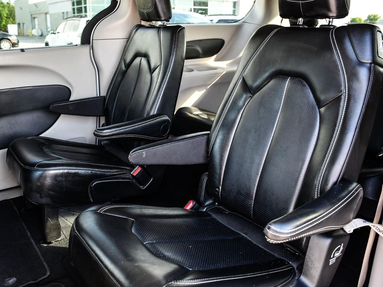 2024 Chrysler Pacifica TOURING-L FWD Photo