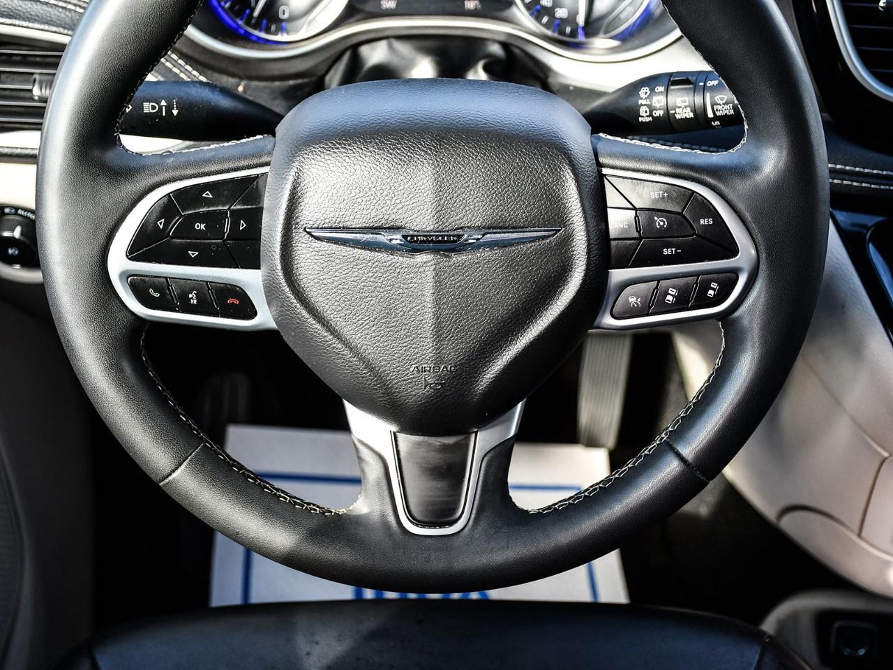 2024 Chrysler Pacifica TOURING-L FWD Photo