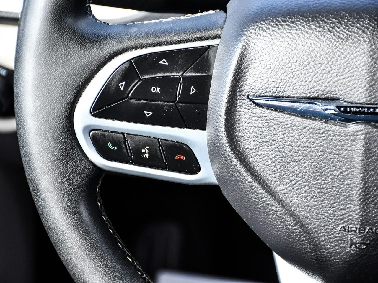 2024 Chrysler Pacifica TOURING-L FWD Photo