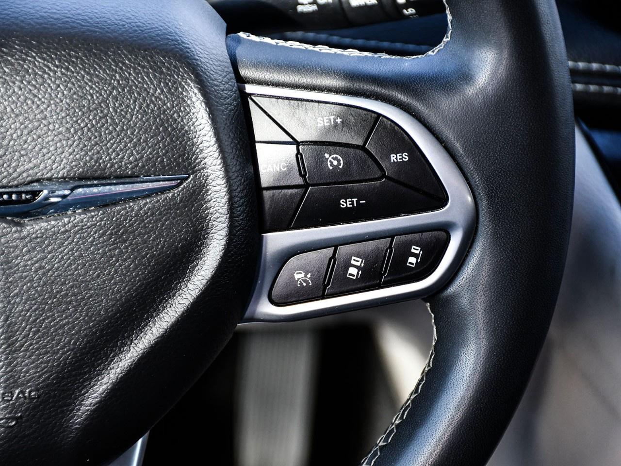 2024 Chrysler Pacifica TOURING-L FWD Photo