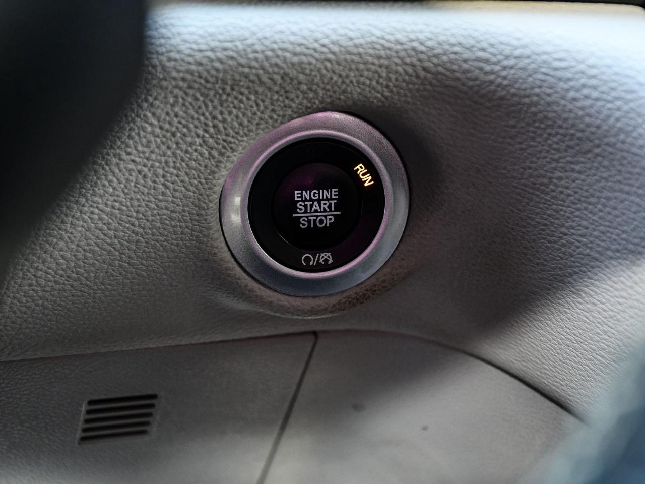 2024 Chrysler Pacifica TOURING-L FWD Photo