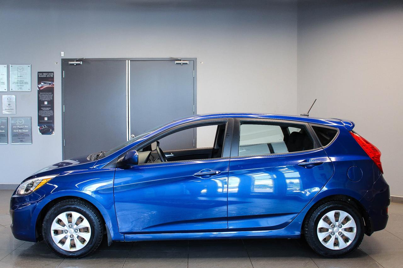 2016 Hyundai Accent SE CLOTH UPHOLSTERY - LOW KMS - CLEAN CARFAX! Photo