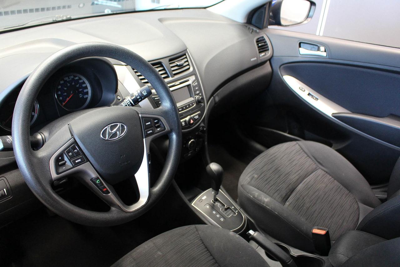 2016 Hyundai Accent SE CLOTH UPHOLSTERY - LOW KMS - CLEAN CARFAX! Photo