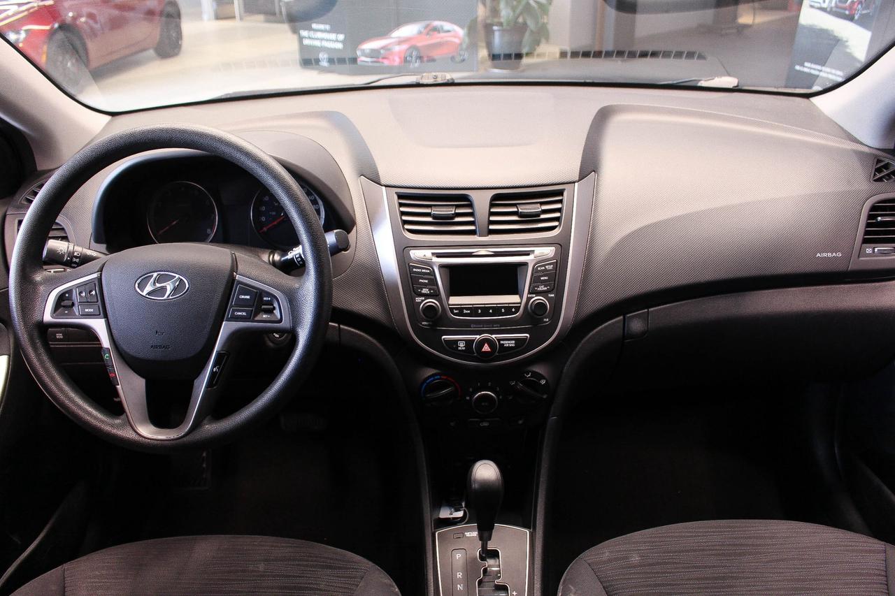 2016 Hyundai Accent SE CLOTH UPHOLSTERY - LOW KMS - CLEAN CARFAX! Photo