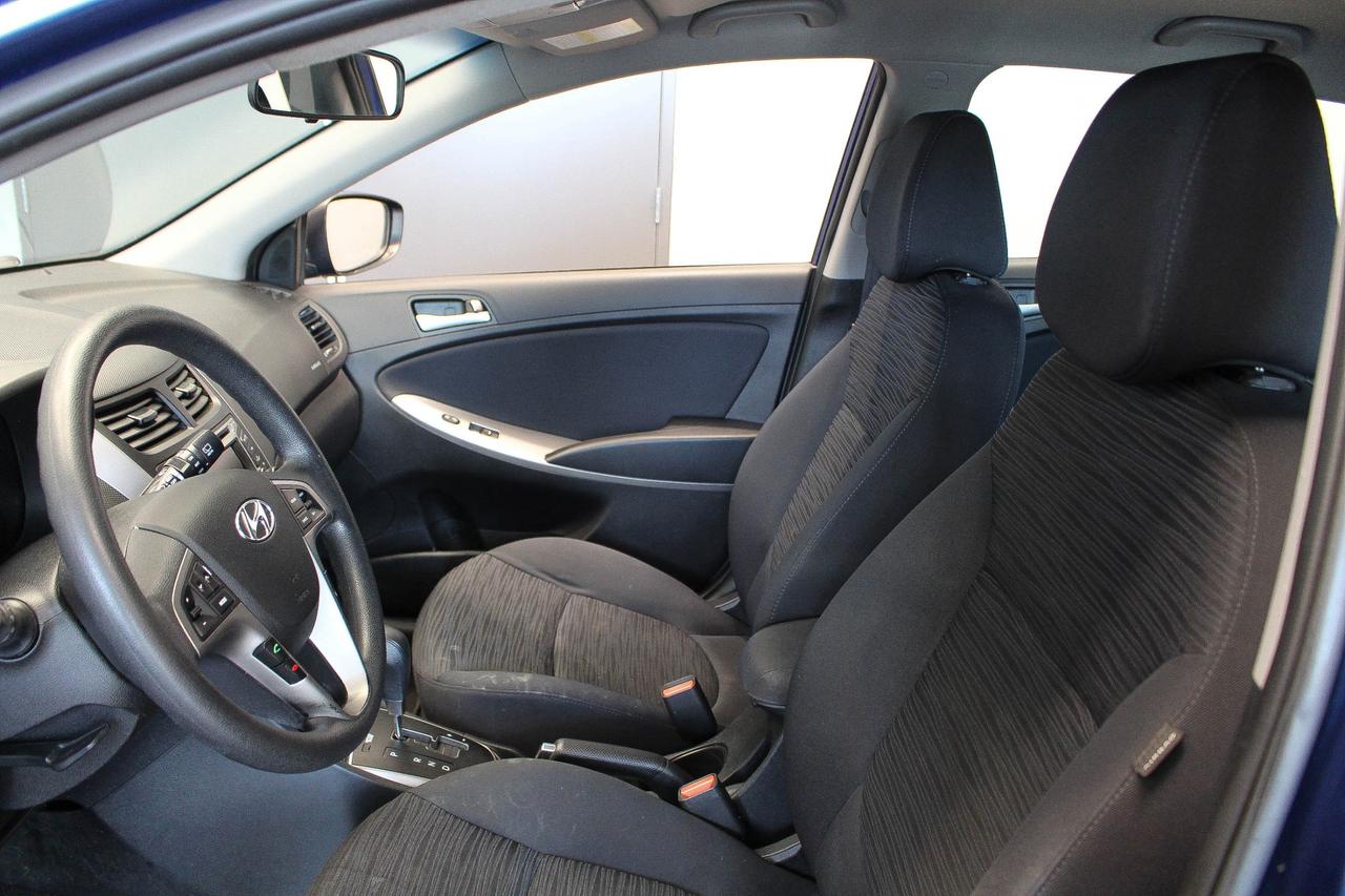 2016 Hyundai Accent SE CLOTH UPHOLSTERY - LOW KMS - CLEAN CARFAX! Photo