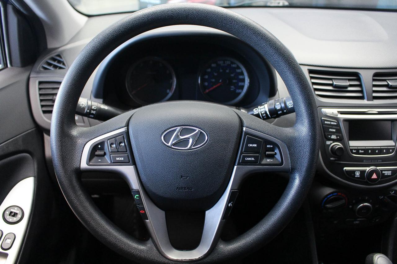 2016 Hyundai Accent SE CLOTH UPHOLSTERY - LOW KMS - CLEAN CARFAX! Photo