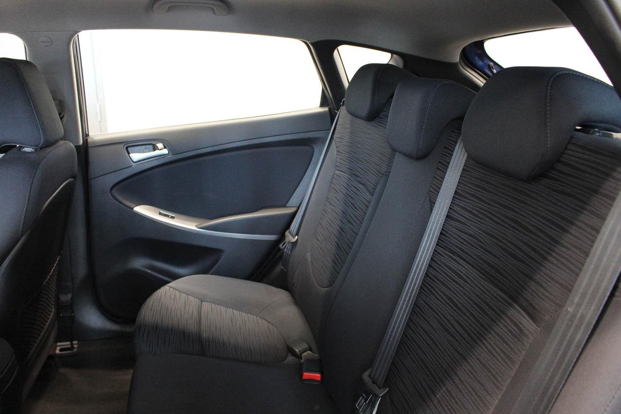 2016 Hyundai Accent SE CLOTH UPHOLSTERY - LOW KMS - CLEAN CARFAX! Photo