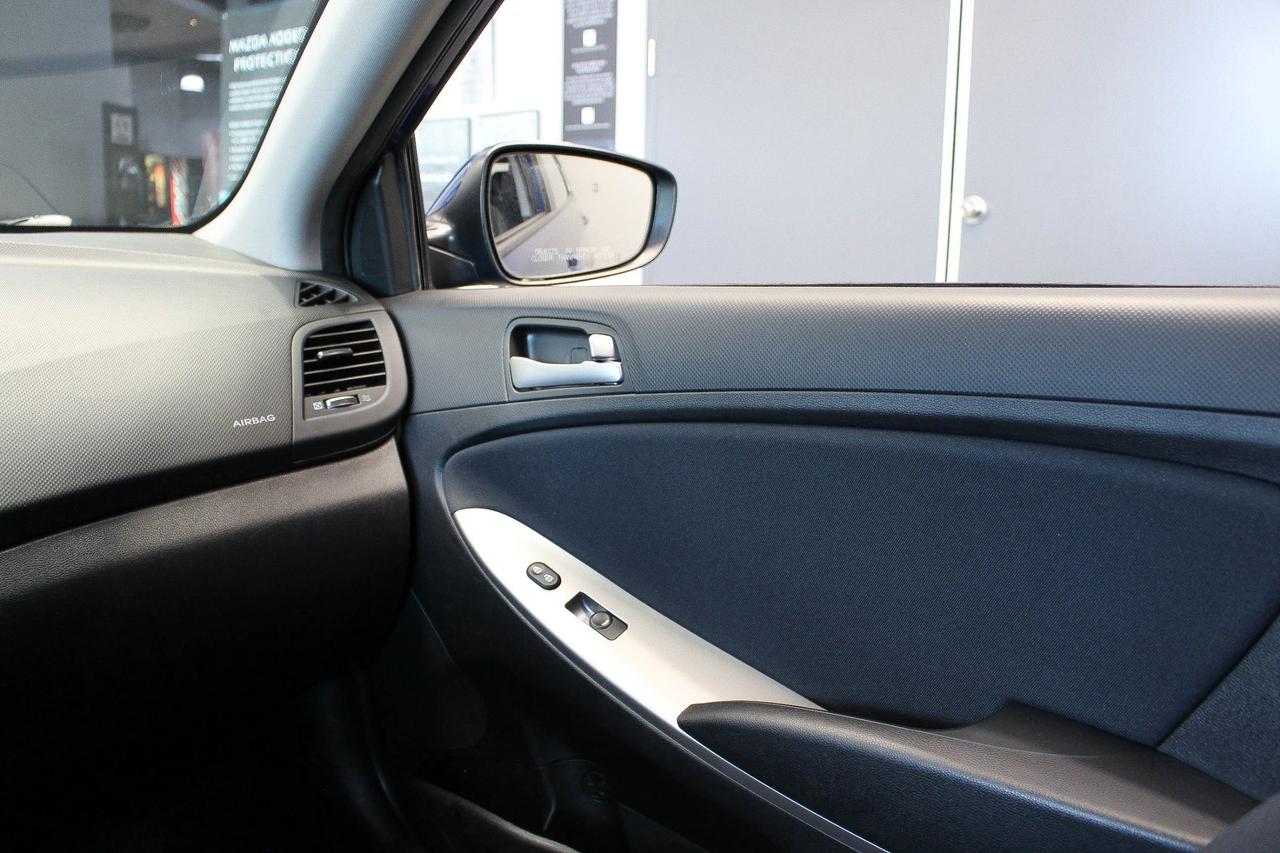 2016 Hyundai Accent SE CLOTH UPHOLSTERY - LOW KMS - CLEAN CARFAX! Photo