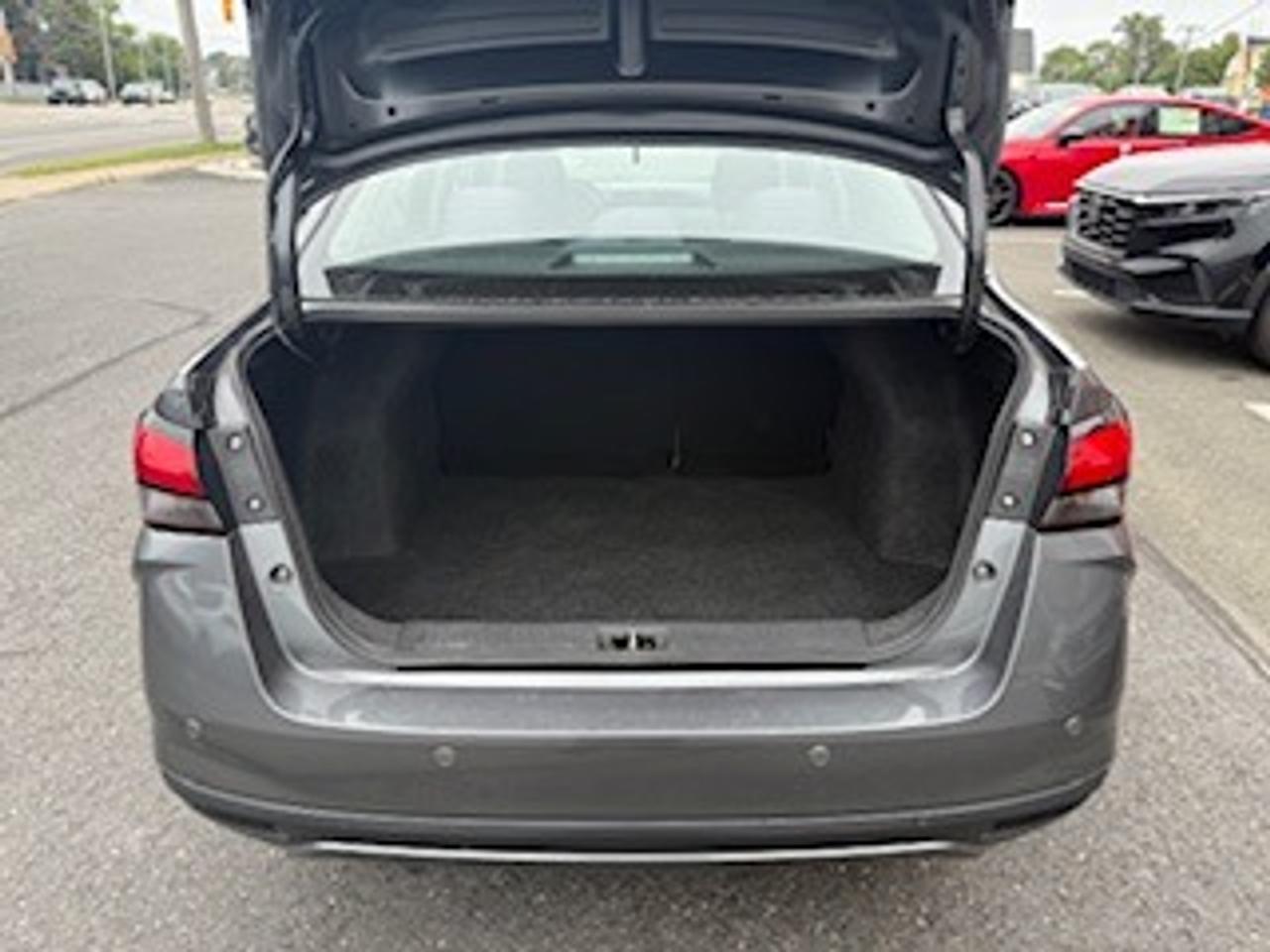2021 Nissan Versa S Photo